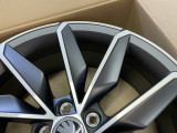 654071498C ZG6,OEM,Skoda,Scala,Llanta de aleación cepillada,Blade,18,negro mate
