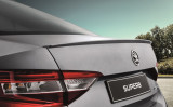 OEM alerón de la quinta puerta Škoda Superb III